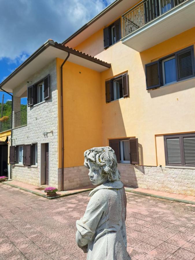 Villa La Casa Di Mezzo-Affitti Brevi-Zona Ospedali Busso Exterior foto