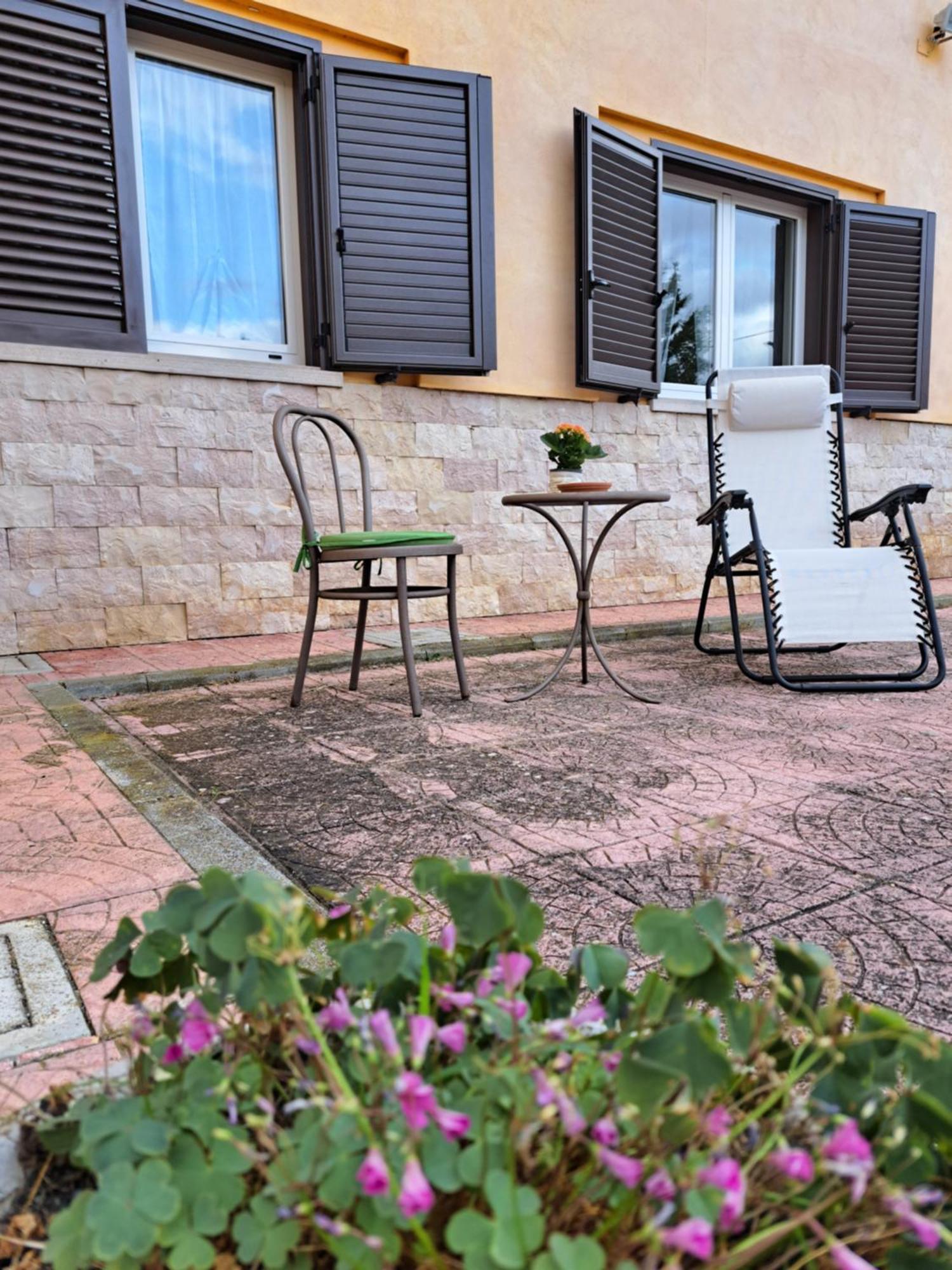 Villa La Casa Di Mezzo-Affitti Brevi-Zona Ospedali Busso Exterior foto